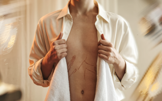 torse-nombril-serviette-flou