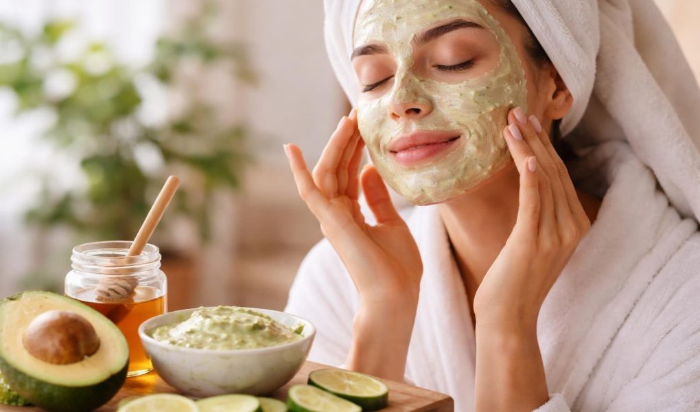 femme-masque-visage-avocats-miel