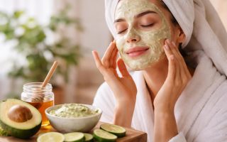 femme-masque-visage-avocats-miel