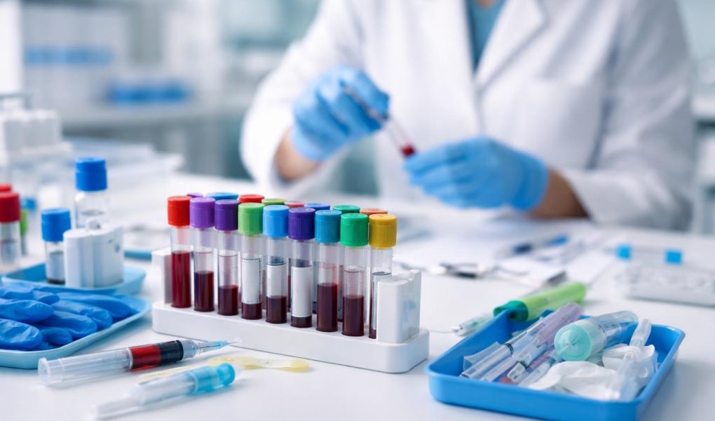 laboratoire-personne-blouse-tubes-essai