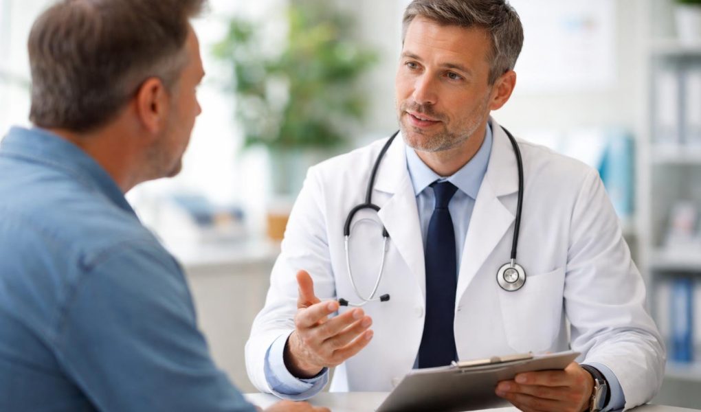 medecin-patient-cabinet-medical-discussion